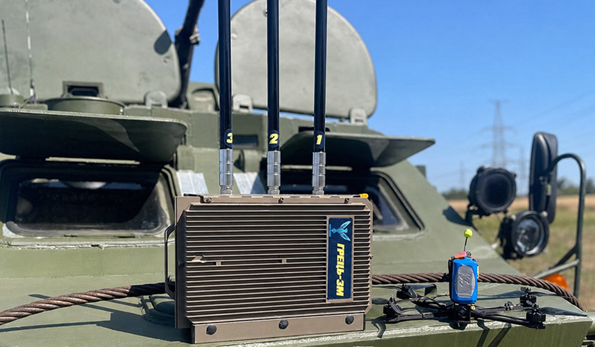 РЭБ на автомобиль: как защитить транспорт от FPV и дронов Mavic