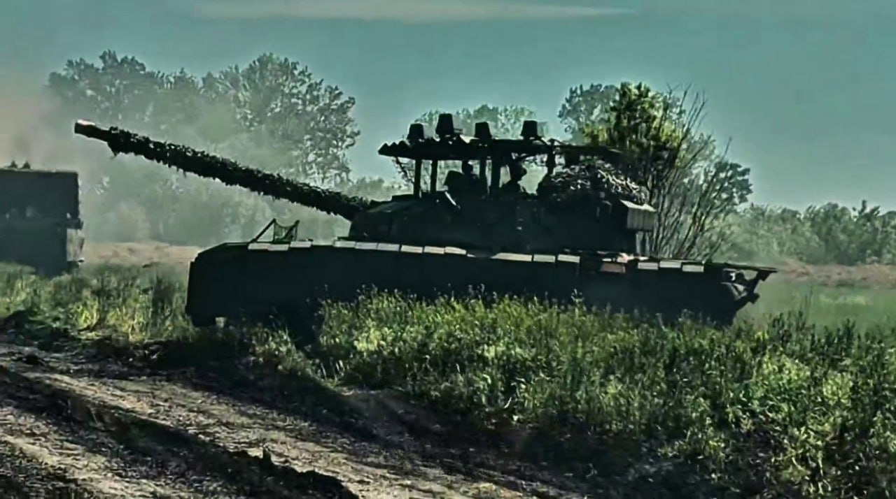 Russian Tank with Arena-M APS Failed Its First Combat Test Against Ukrainian FPV Drones