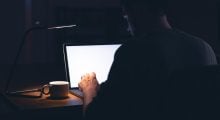 Тревоги, выгорание и 15-часовые смены: закулисье мониторинговых каналов, которым доверяют миллионы украинцев