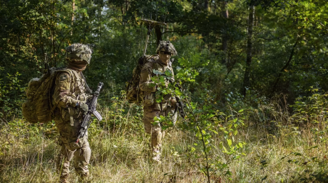 Армія США розробляє персональний детектор дронів для солдатів